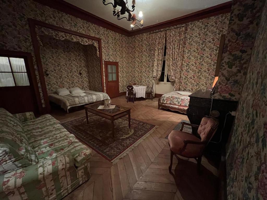 Chateau De Busset Εξωτερικό φωτογραφία